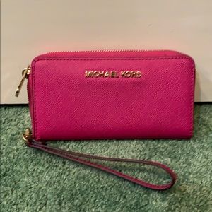 Michael Kors Wallet / Wristlet